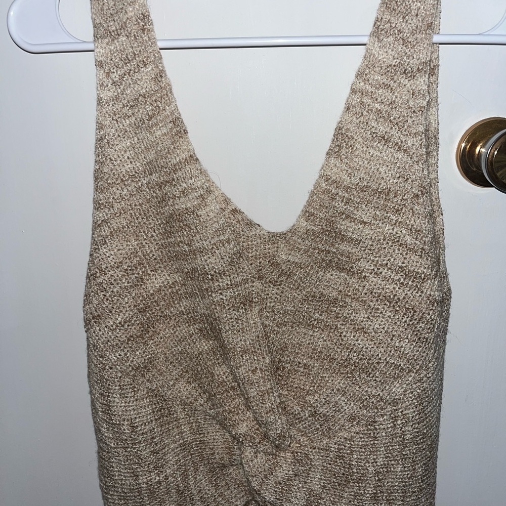 Can wear front or back knit top